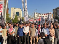 Түркияда мусулмандар сөздү ээсине айтуу үчүн жүрүшкө чыкты